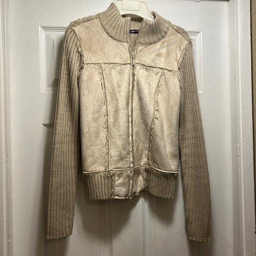 Beige zipper sweater jacket with faux fur detailing, super soft